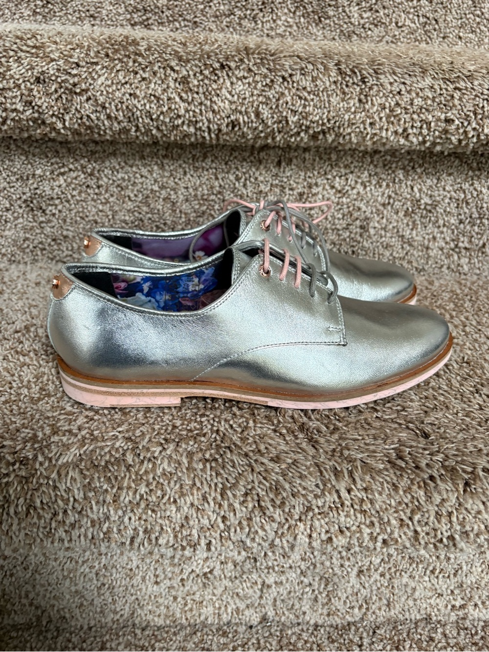 Ted Baker London Loomi 2 Metallic Silver Lace-Up Women's Oxfords